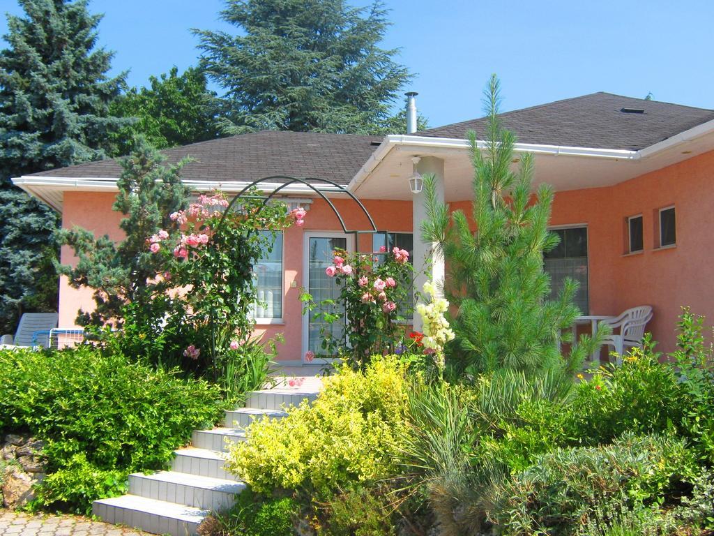 Feszek Apartmanhaz Vonyarcvashegy Exterior photo